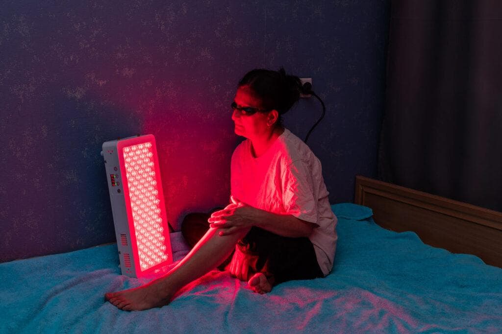 The Combined Benefits of Red Light Therapy and Cryotherapy