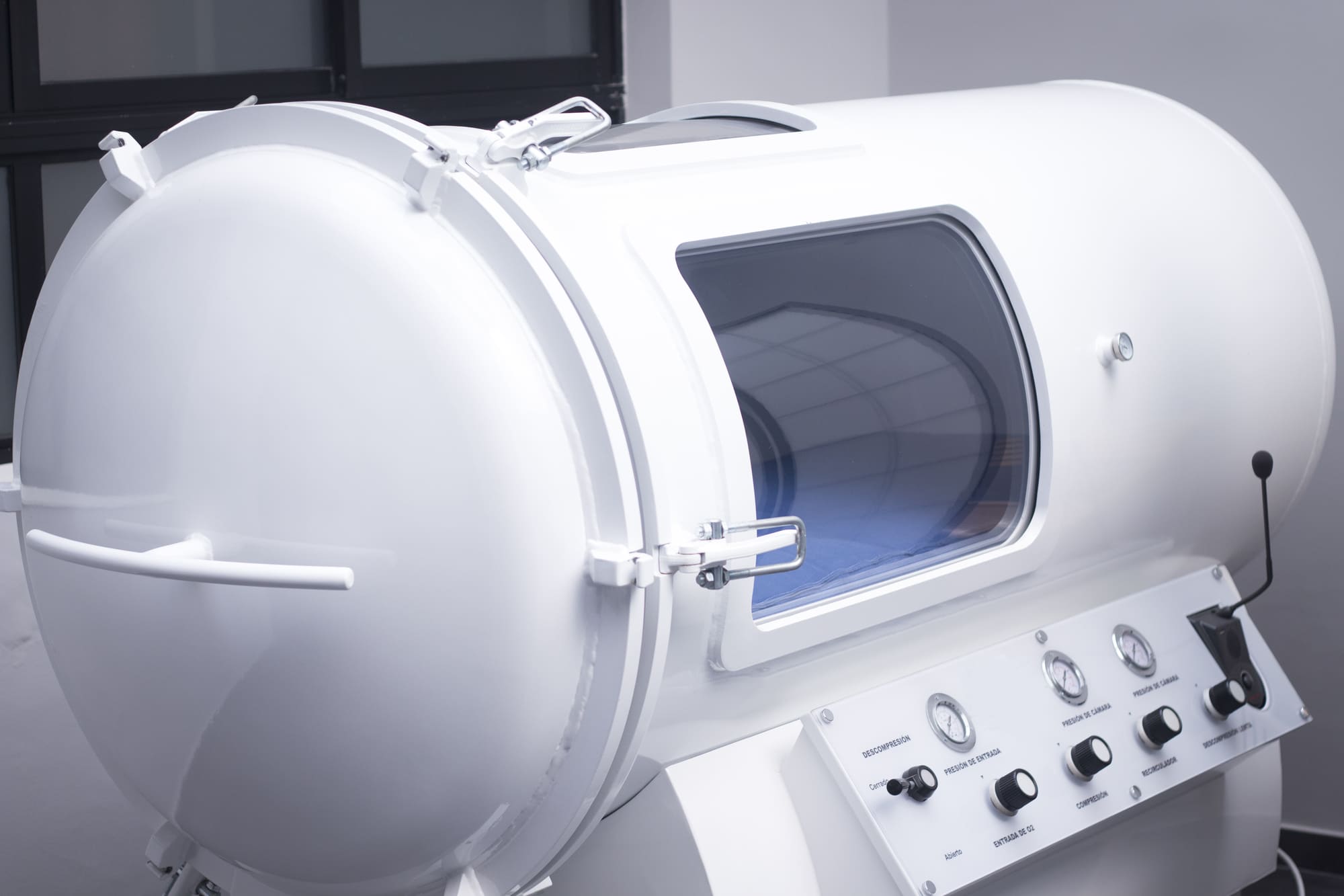 A hyperbaric oxygen therapy chamber being used to treat stroke survivors